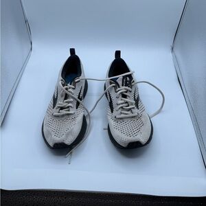 Brooks Reveal 4 Women’s Black White Running Shoes Sz 7